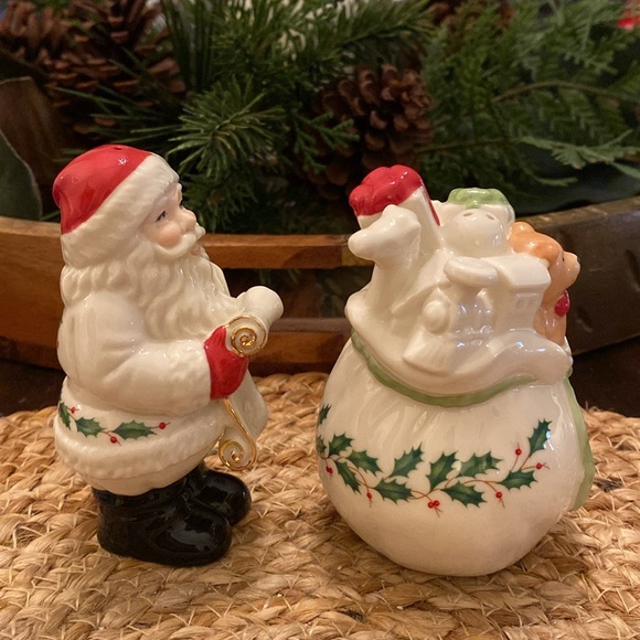 Lenox China Santa Checking it Twice salt & pepper shaker set - Picture 4 of 7